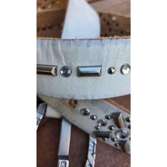 BKE Distressed White Leather Rhinestone Belt Sz S Antique Silver Western main image 8